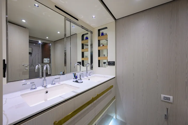 Slide: The Image of Azimut 78 - DT78 - Master Head 2024 Azimut 78 Fly - DT78 - 7673998