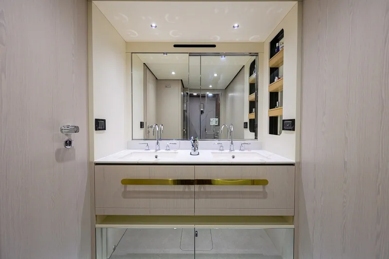 Slide: The Image of Azimut Fly 78 2024 - 6001909