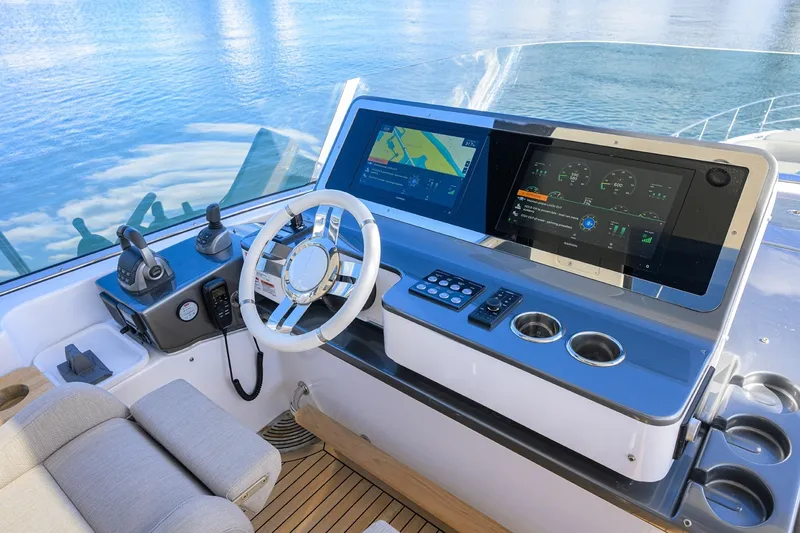 Slide: The Image of Azimut 78 - DT78 - Flybridge Helm 2024 Azimut 78 Fly - DT78 - 7674036