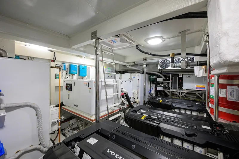 Slide: The Image of Azimut 78 - DT78 - Engine Room 2024 Azimut 78 Fly - DT78 - 7674043