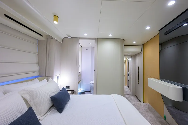 Slide: The Image of Azimut 78 - DT78 - Forward Stateroom 2024 Azimut 78 Fly - DT78 - 7674001