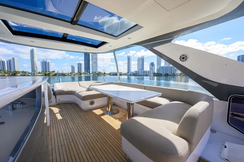 Slide: The Image of Azimut 78 - DT78 - Flybridge 2024 Azimut 78 Fly - DT78 - 7674028