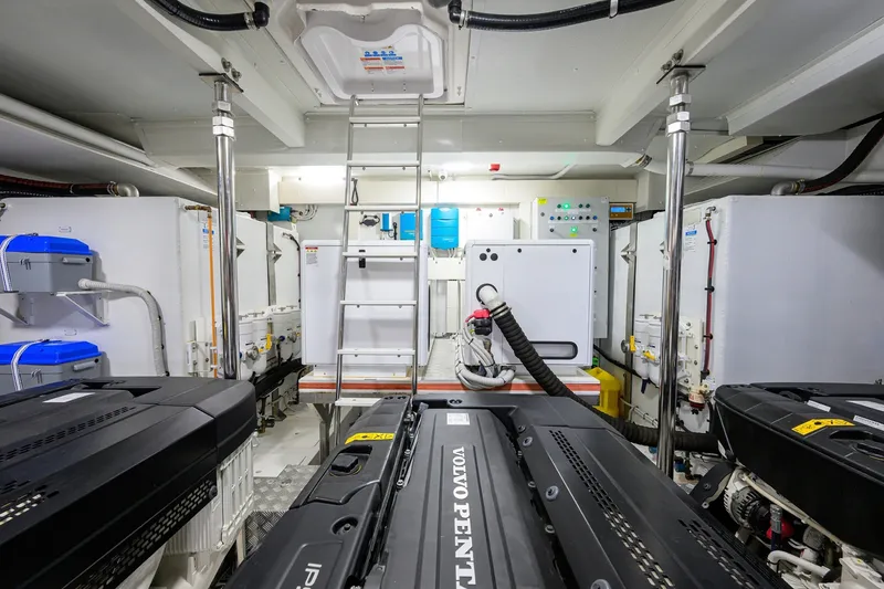 Slide: The Image of Azimut Fly 78 2024 - 6001846