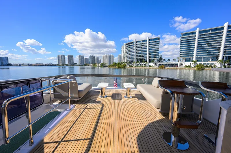 Slide: The Image of Azimut 78 - DT78 - Flybridge 2024 Azimut 78 Fly - DT78 - 7674023