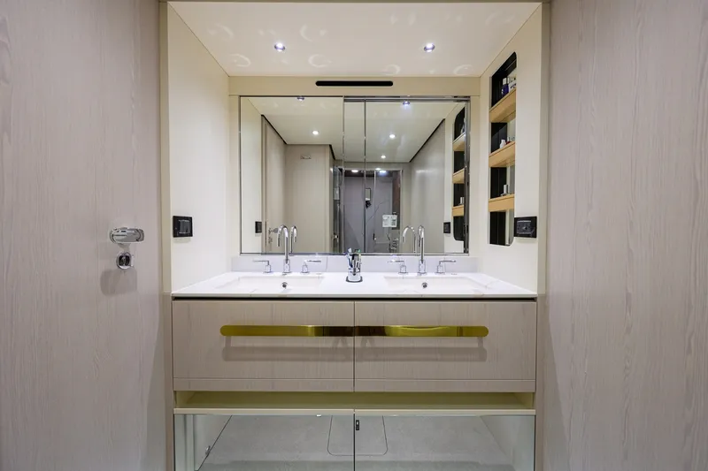 Slide: The Image of Azimut 78 - DT78 - Guest Head 2024 Azimut 78 Fly - DT78 - 7674006