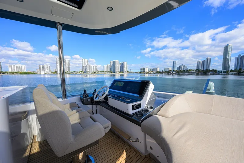 Slide: The Image of Azimut 78 - DT78 - Flybridge Helm 2024 Azimut 78 Fly - DT78 - 7674037