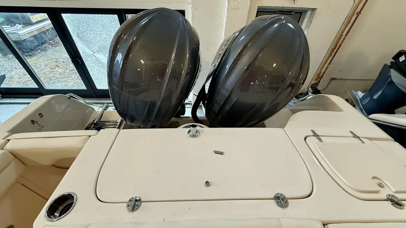 Slide: The Image of Grady-White Freedom 285 2023 - 6002200