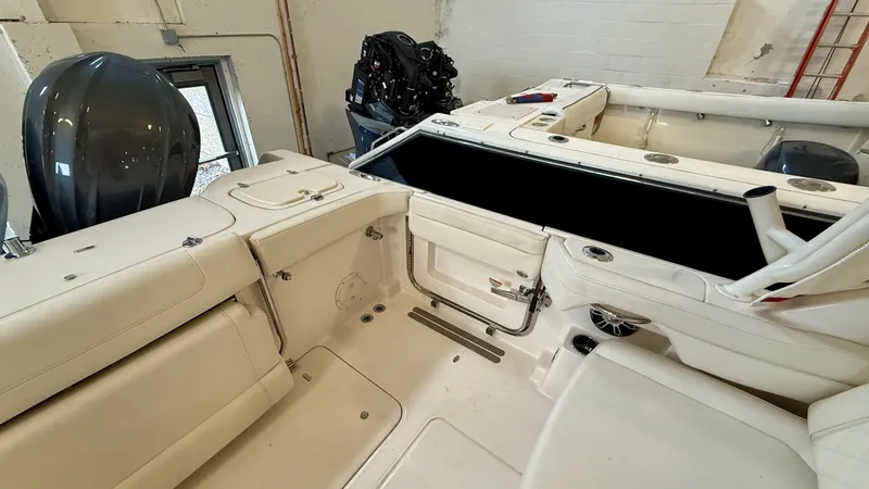 Slide: The Image of Grady-White Freedom 285 2023 - 6002204