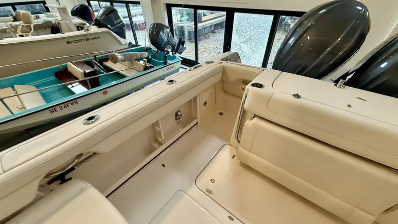 Slide: The Image of Grady-White Freedom 285 2023 - 6002205