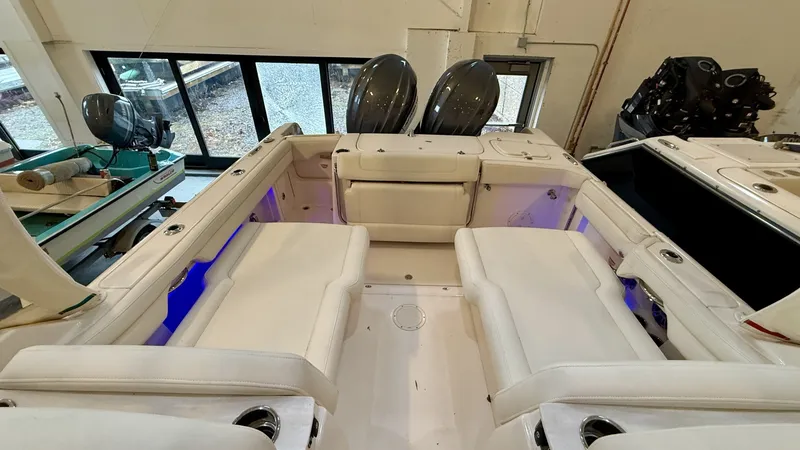 Slide: The Image of Grady-White Freedom 285 2023 - 6002210