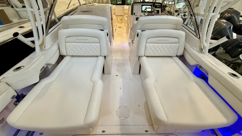 Slide: The Image of Grady-White Freedom 285 2023 - 6002211