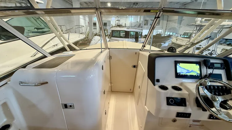 Slide: The Image of Grady-White Freedom 285 2023 - 6002212