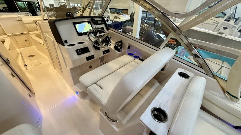 Slide: The Image of Grady-White Freedom 285 2023 - 6002218