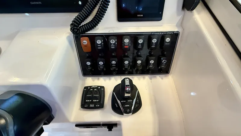 Slide: The Image of Grady-White Freedom 285 2023 - 6002219