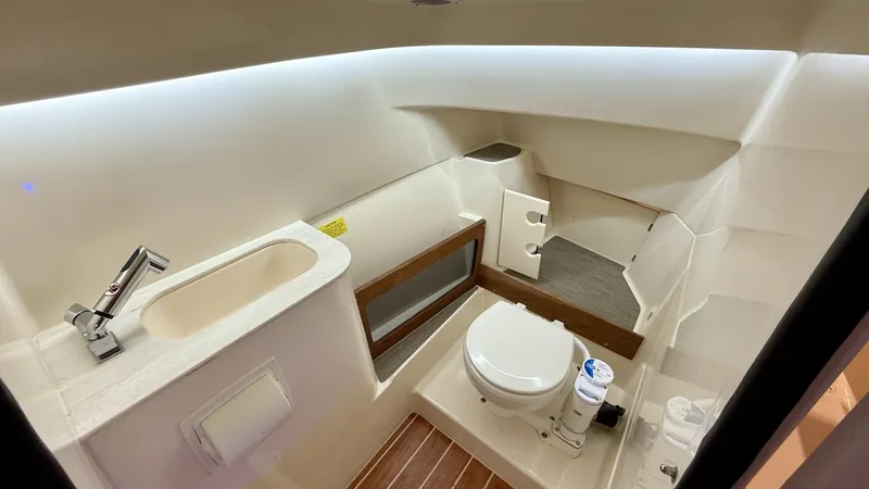 Slide: The Image of Grady-White Freedom 285 2023 - 6002221