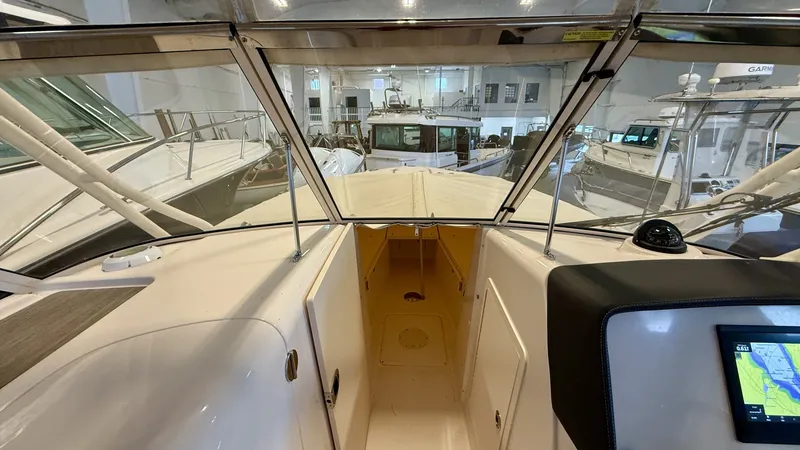 Slide: The Image of Grady-White Freedom 285 2023 - 6002185