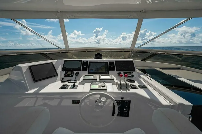 Slide: The Image of Hatteras 100 Raised Pilothouse 2003 - 6002288