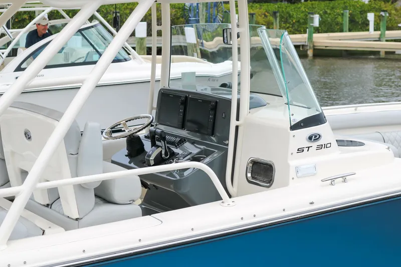 Slide: The Image of Pursuit ST 310 2012 - 6002459