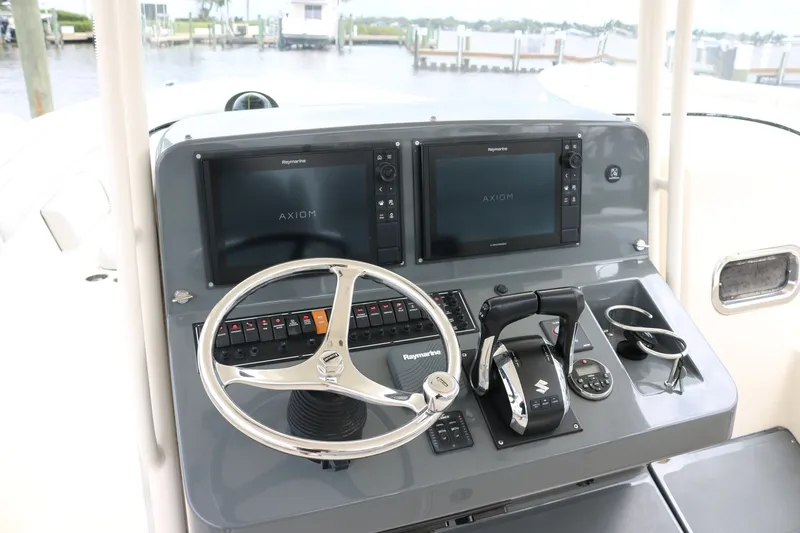 Slide: The Image of Pursuit ST 310 2012 - 6002480