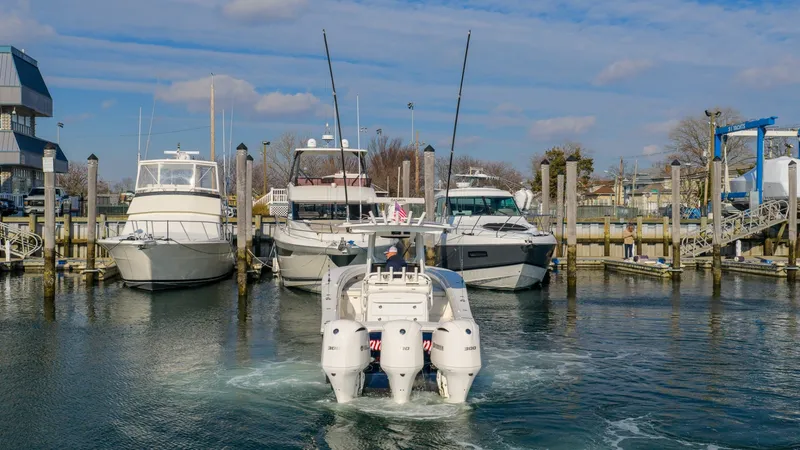 Slide: The Image of Regulator Marine 34CC 2020 - 6002709