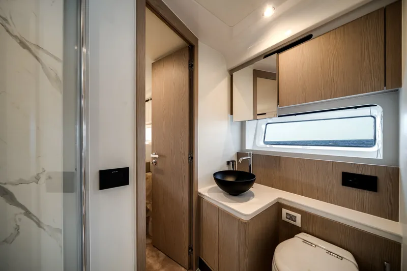 Slide: The Image of Azimut 53 FLY 2023 - 7458830