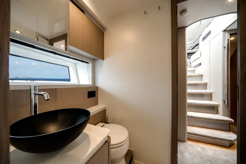 Slide: The Image of Azimut 53 FLY 2023 - 7458831