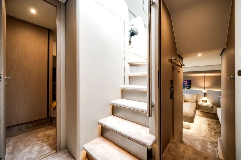 Slide: The Image of Azimut 53 FLY 2023 - 7458843