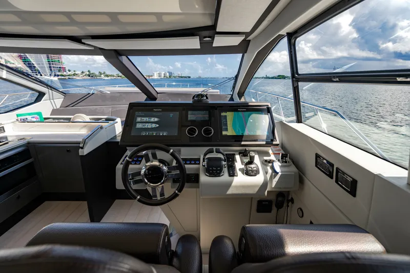 Slide: The Image of Azimut S7 2019 - 7219873