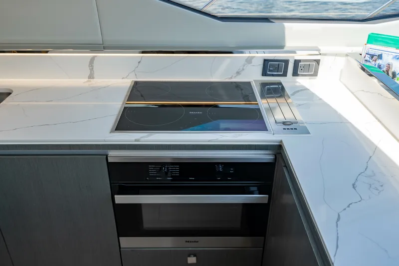 Slide: The Image of Azimut S7 2019 - 7219865