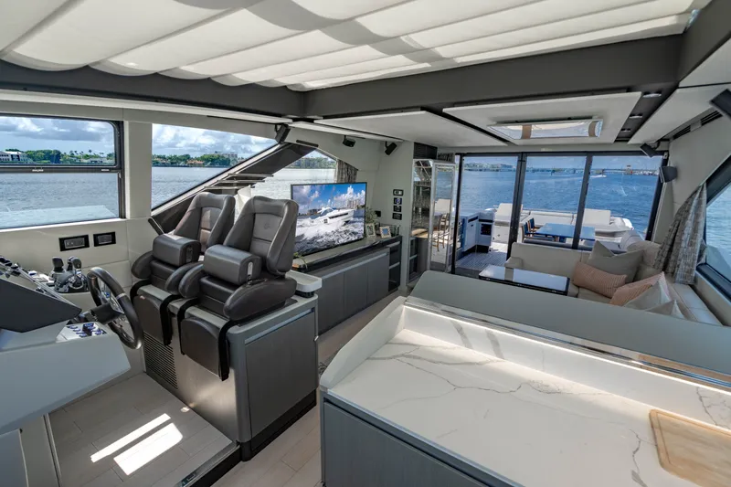 Slide: The Image of Azimut S7 2019 - 7219884