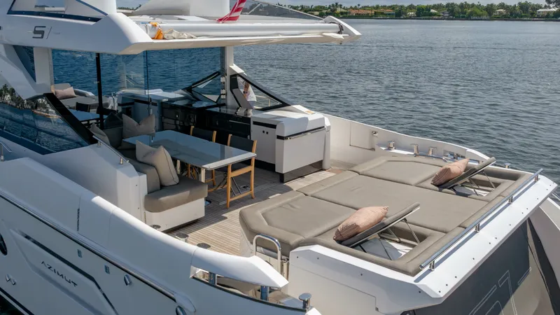 Slide: The Image of Azimut S7 2019 - 7219835