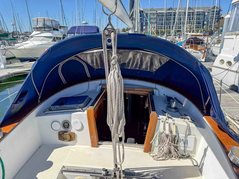 Slide: The Image of Cockpit solon hatch & dodger  - 6004601