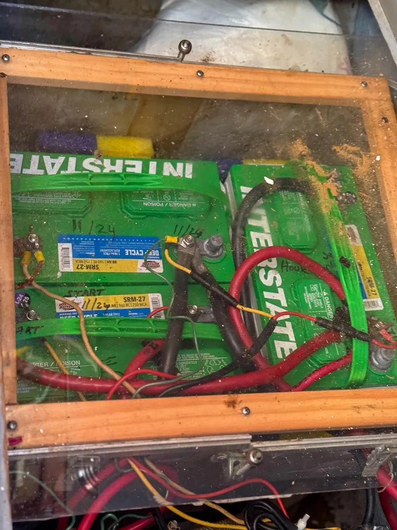 Slide: The Image of Battery bank - 6004612