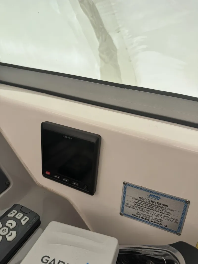 Slide: The Image of Robalo 305 2018 - 6003127