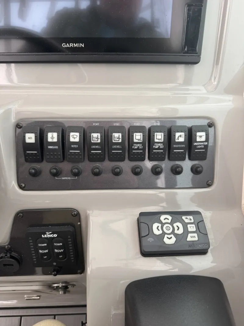 Slide: The Image of Robalo 305 2018 - 6003128