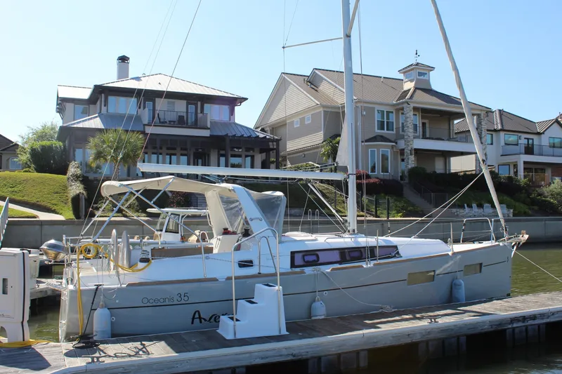 Slide: The Image of Beneteau 35 Oceanis 2016 - 6003321