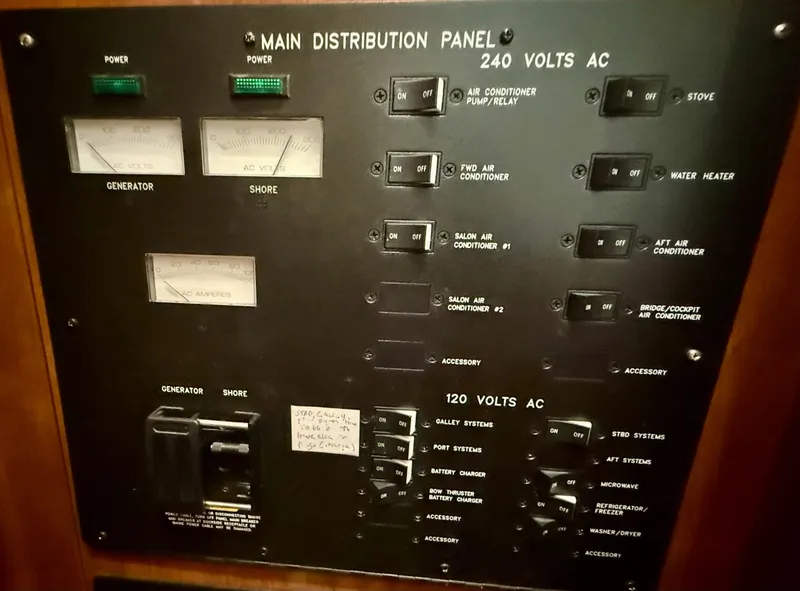 Slide: The Image of Sea Ray 390 Motor Yacht 2004 - 6003435