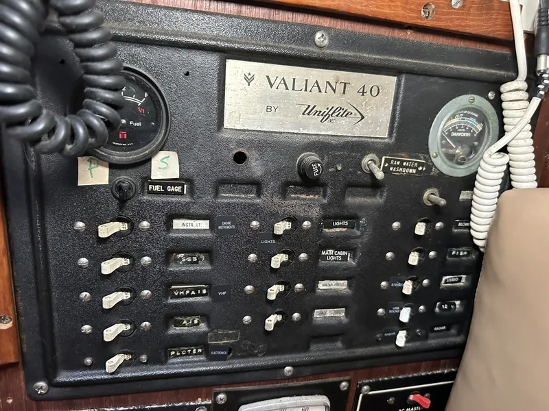 Slide: The Image of Valiant 40 1976 - 7509222