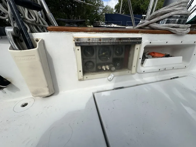 Slide: The Image of Valiant Valiant 40 1976 - 6033794