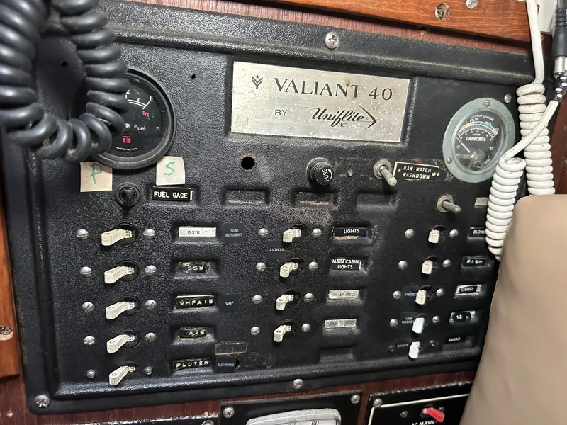 Slide: The Image of Valiant Valiant 40 1976 - 6033841