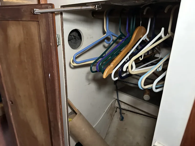 Slide: The Image of Valiant Valiant 40 1976 - 6033892