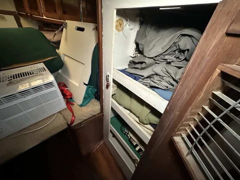 Slide: The Image of Valiant Valiant 40 1976 - 6033895