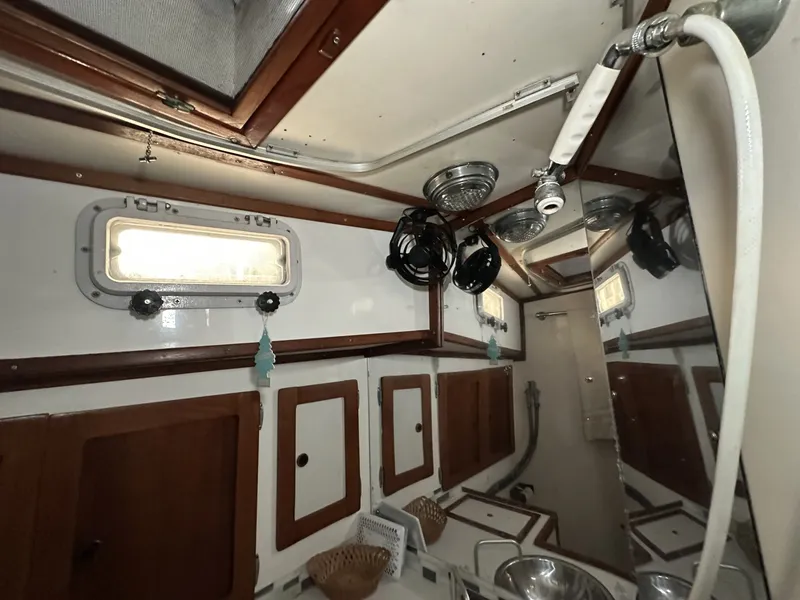 Slide: The Image of Valiant Valiant 40 1976 - 6033904