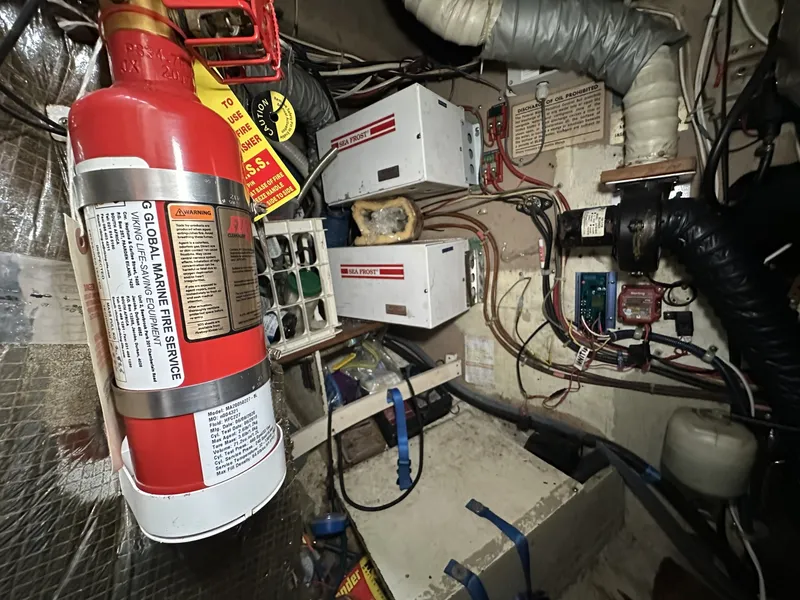 Slide: The Image of Valiant Valiant 40 1976 - 6033918