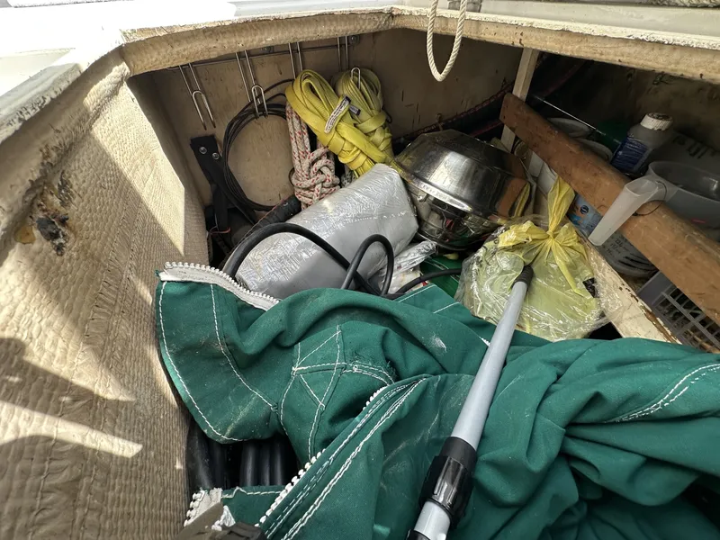 Slide: The Image of Valiant Valiant 40 1976 - 6033787