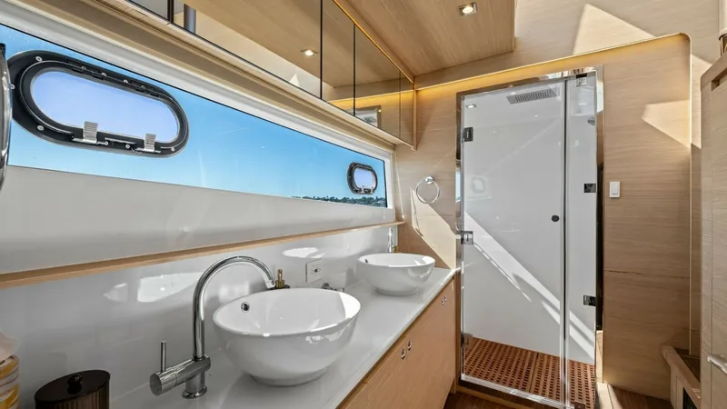 Slide: The Image of 2022 54 Aquila Powercat 'Remarkable I' Master Head - 6613556