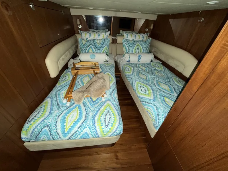 Slide: The Image of Tiara 43 Sovran 2006 - 6003906