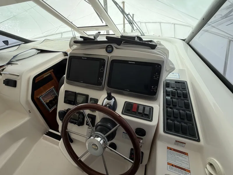 Slide: The Image of Tiara 43 Sovran 2006 - 6003908