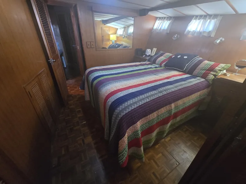 Slide: The Image of Ocean Alexander 50 1982 - 6004805