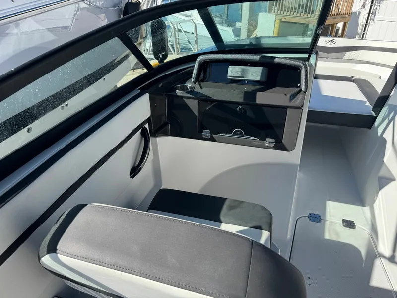 Slide: The Image of Monterey M-205 2020 - 6004881